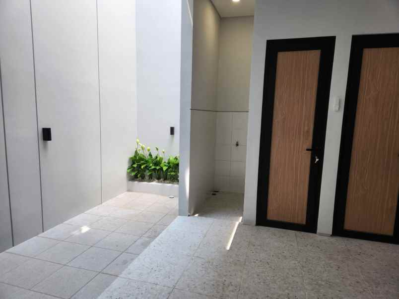 dijual rumah sutorejo prima indah