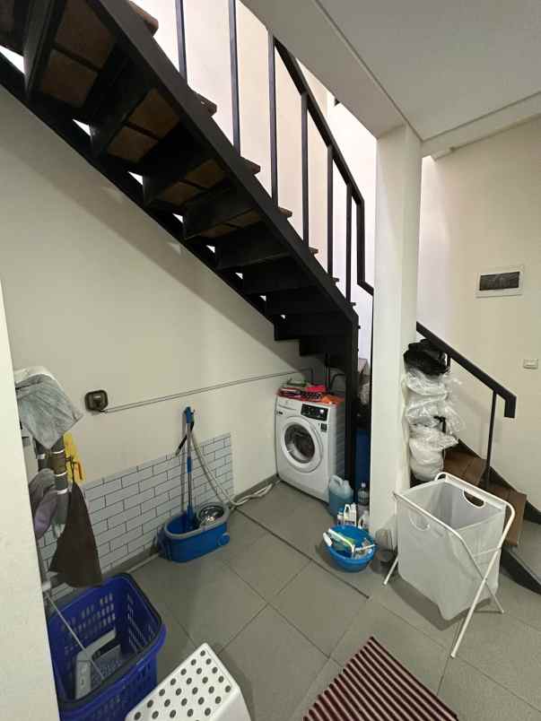 dijual rumah suvarna sutera tangerang