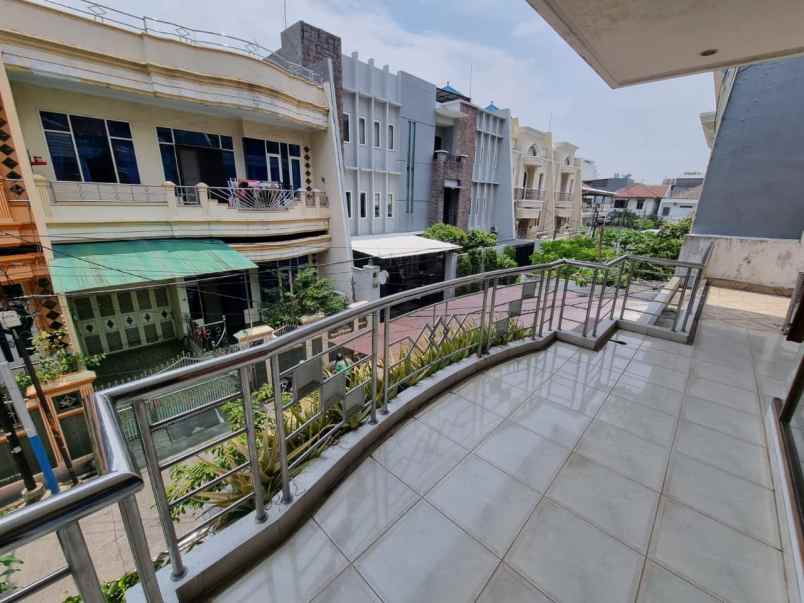 dijual rumah taman harapan indah jelambar