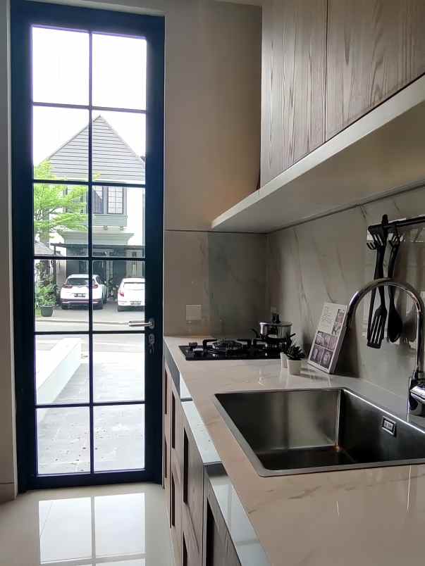 dijual rumah tembalang