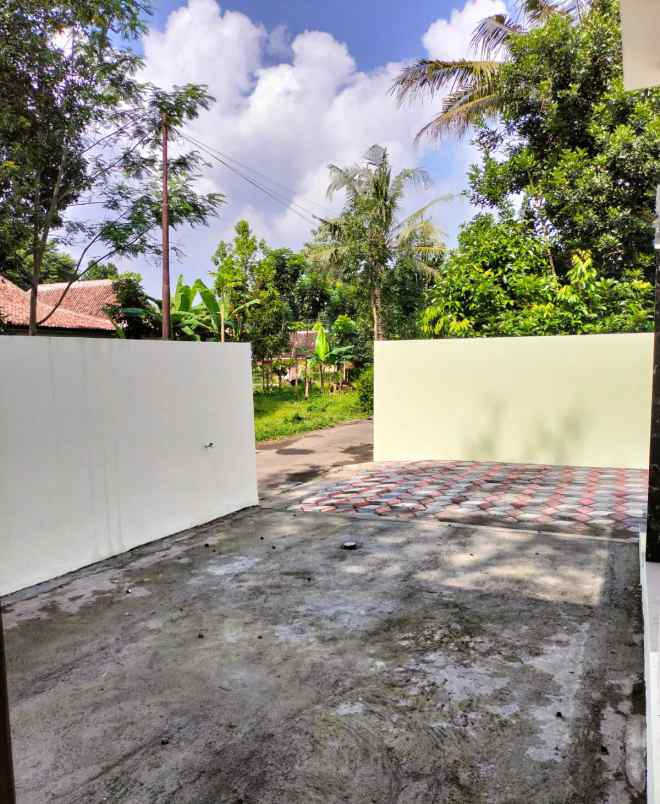 dijual rumah tirtoadi