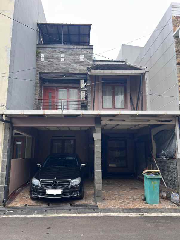dijual rumah townhouse balleza antapani
