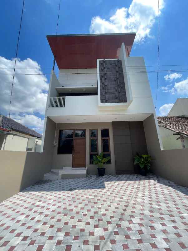 dijual rumah utara terminal