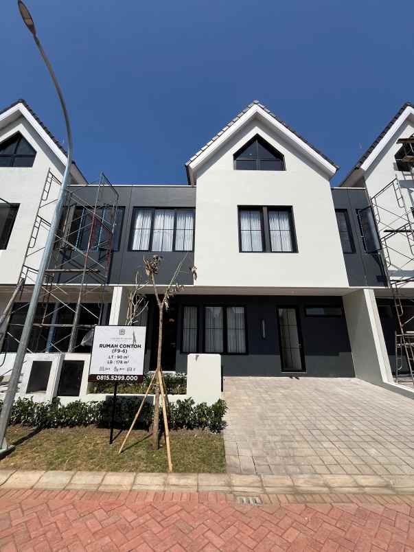 dijual rumah white house dian istana