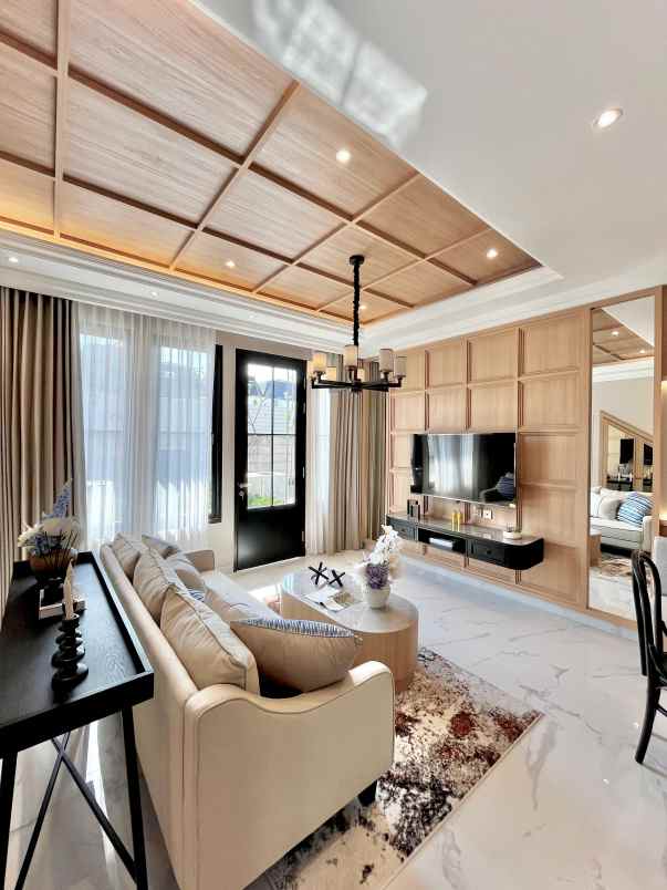 dijual rumah white house dian istana