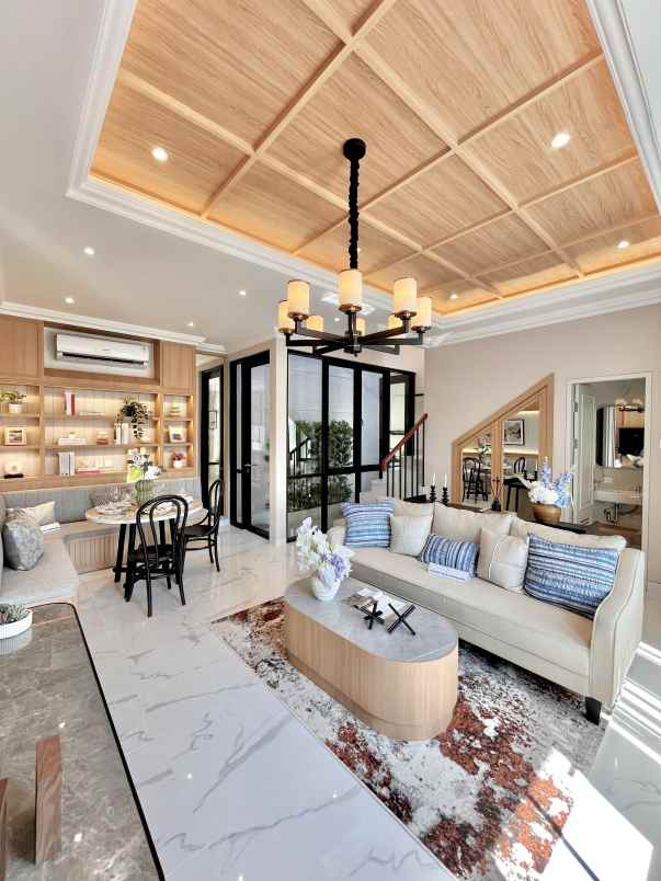 dijual rumah white house dian istana