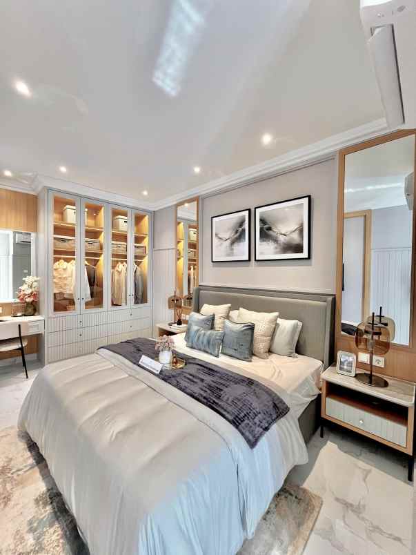 dijual rumah white house dian istana