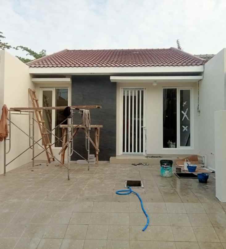 dijual rumah wiguna