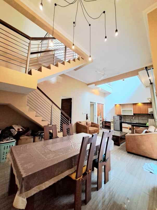 dijual rumah wisma permai