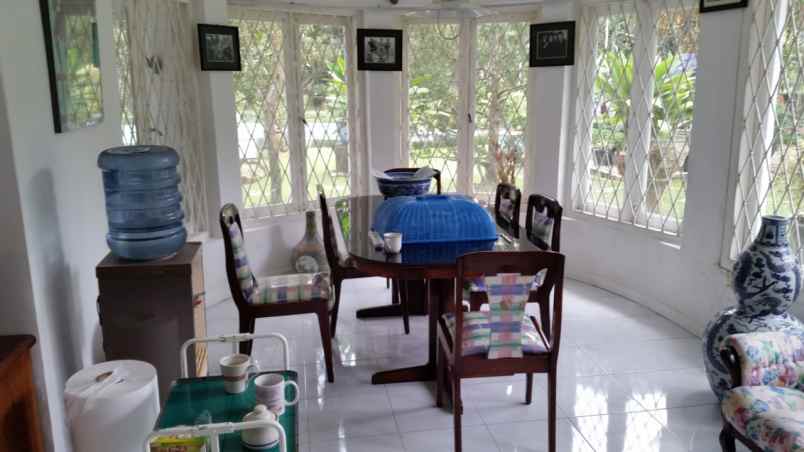 dijual villa di jln ciloto puncak