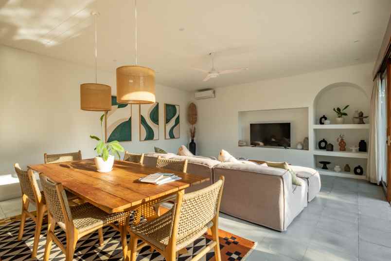 dijual villa jl pantai batu bolong no