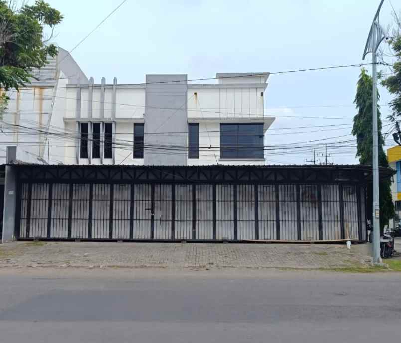 disewakan gedung bekas showroom di raya barata jaya