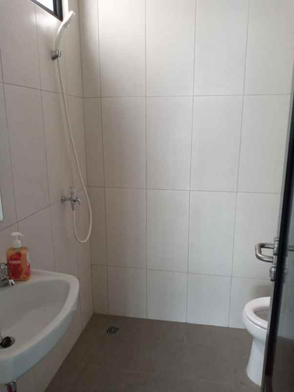 disewakan ruko crystal commercial summarecon bekasi