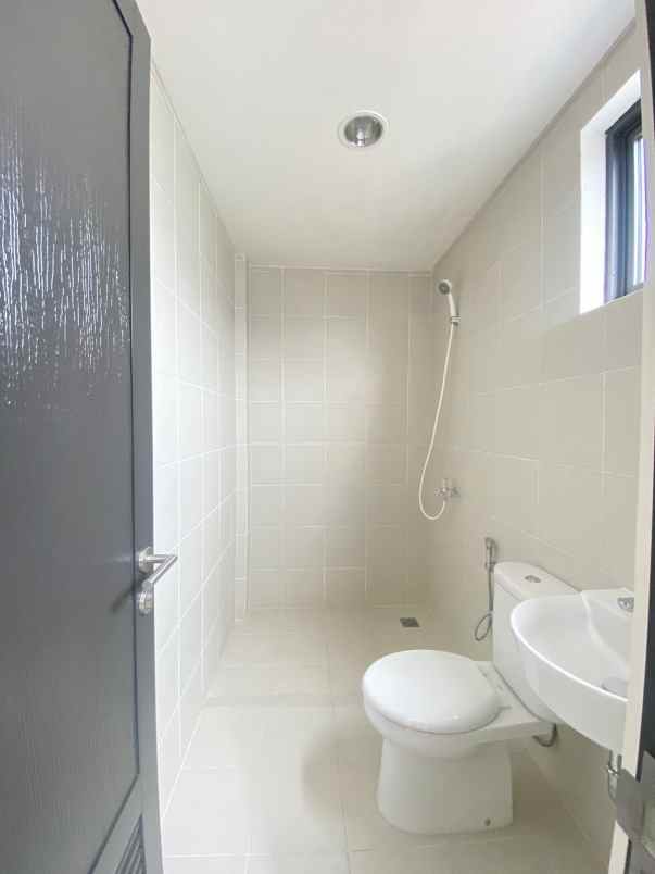 disewakan ruko gudang kantor metland menteng cakung