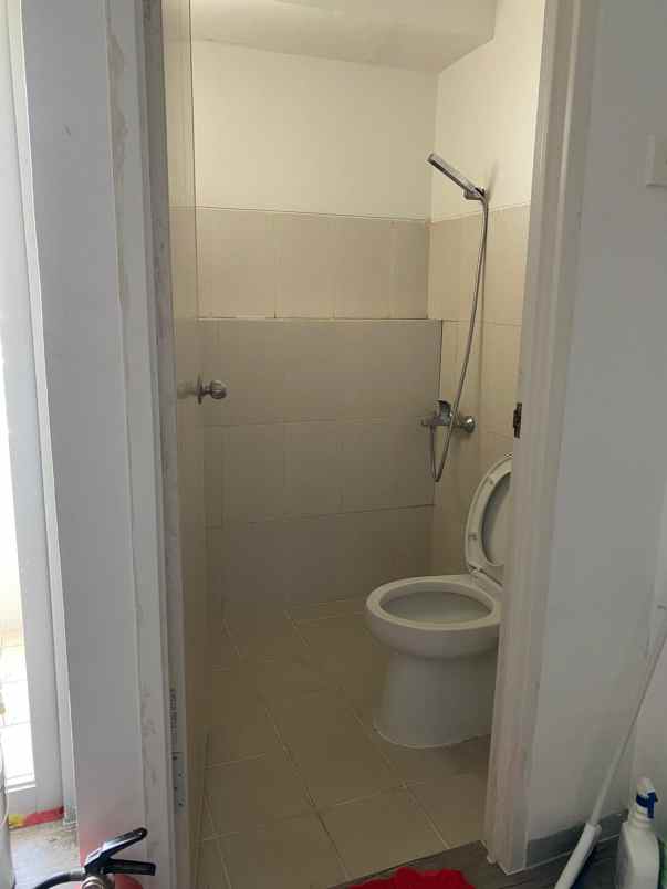 disewakan rumah educity harvard