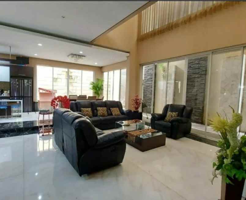 disewakan rumah jalan graha famili