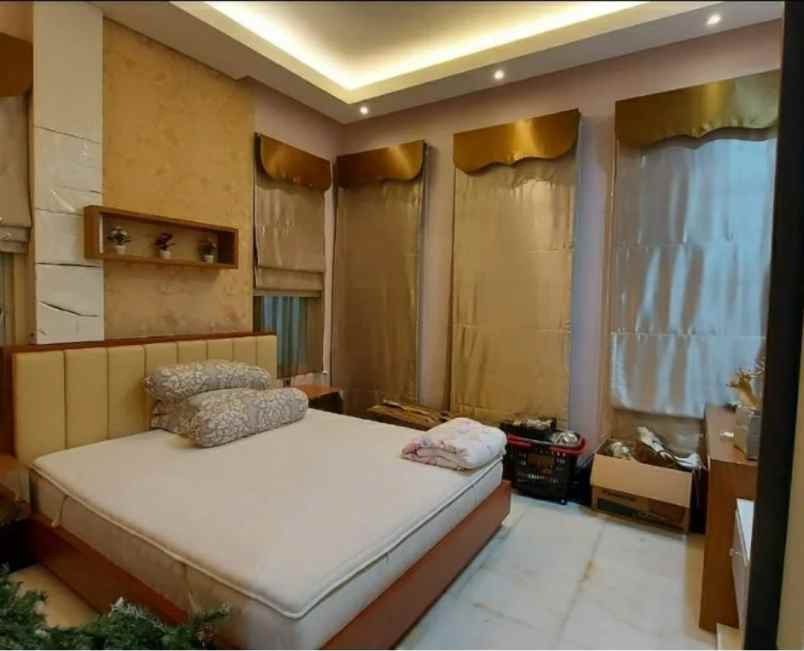 disewakan rumah jalan graha famili