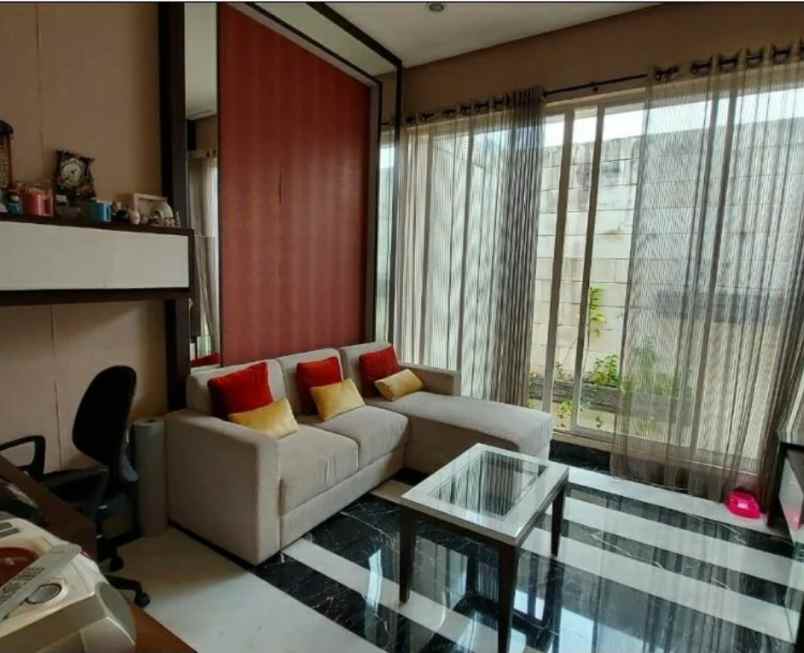 disewakan rumah jalan graha famili