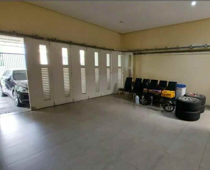 disewakan rumah jalan graha famili