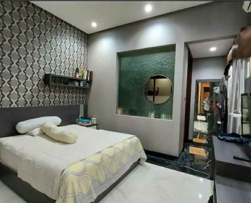 disewakan rumah jalan graha famili