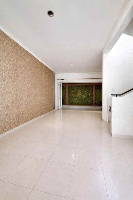 disewakan rumah jl emerald bintaro cluster