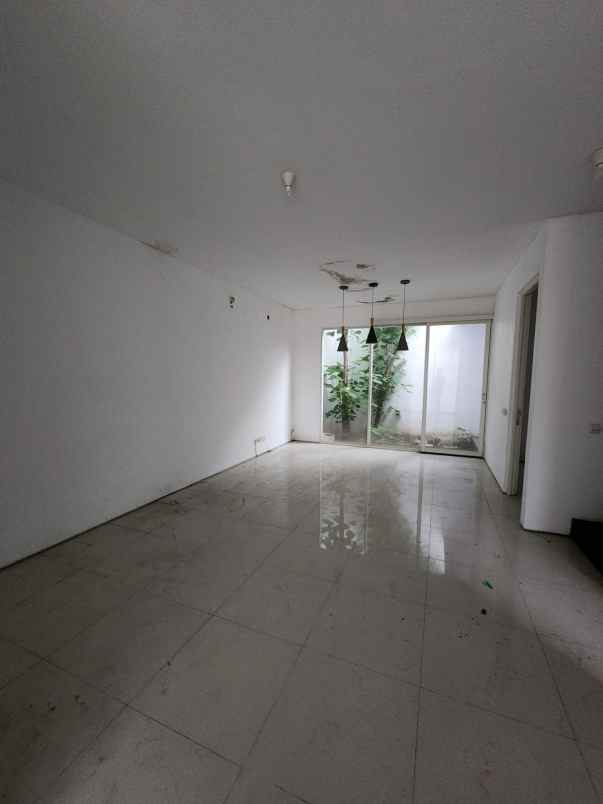 disewakan rumah jln raya tebel tebel