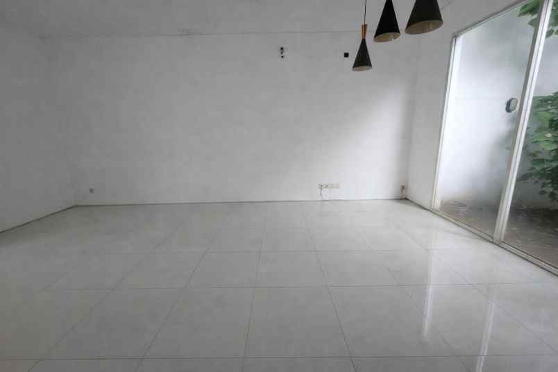 disewakan rumah jln raya tebel tebel