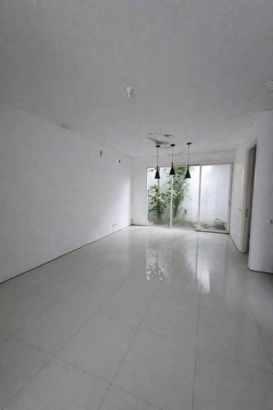 disewakan rumah jln raya tebel tebel