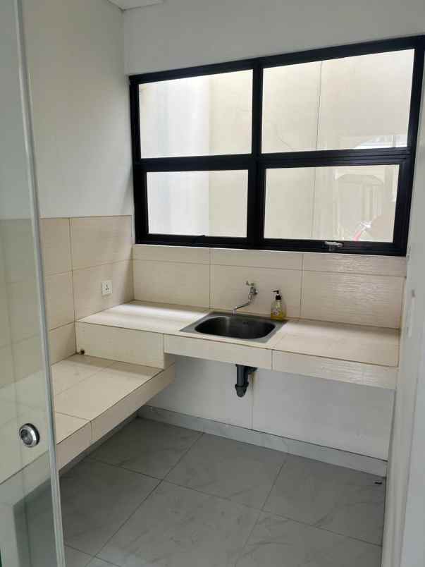 disewakan rumah lavon swan city cikupa