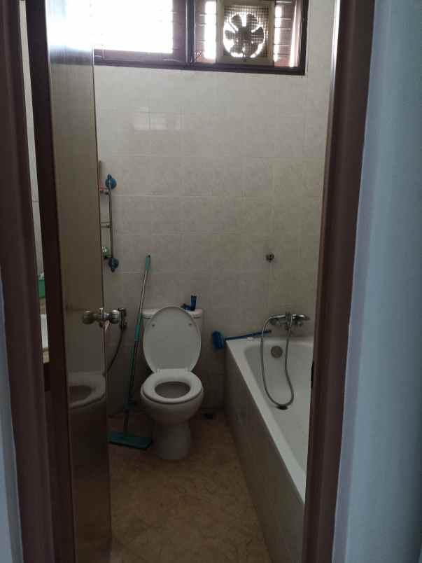 disewakan rumah manyar kertoadi