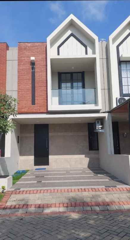 disewakan rumah pantai mentari