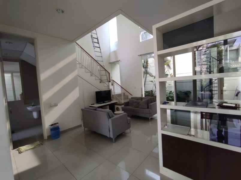 disewakan rumah the mansion pakuwon indah