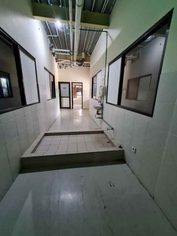 gedung ex pabrik di serpong