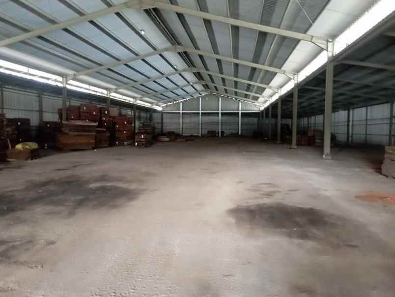 gudang margomulyo ada loading dock