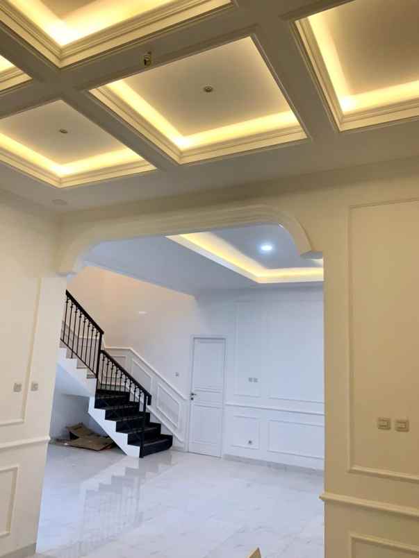 jual rumah baru mewah ada kolam renang joglo jak bar