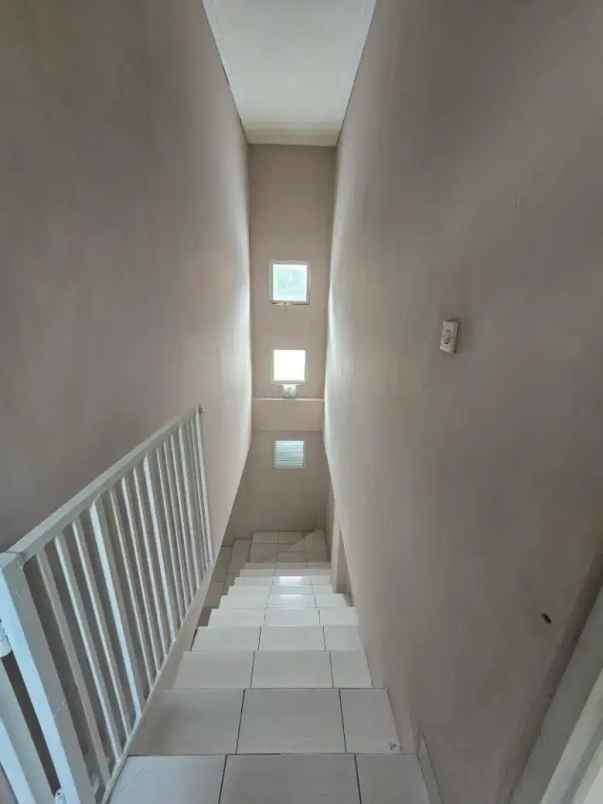 jual rumah hook 2 lantai lokasi di ciledug