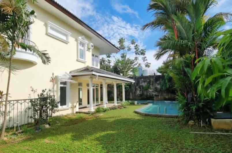 luxury timeless spacious home or sale