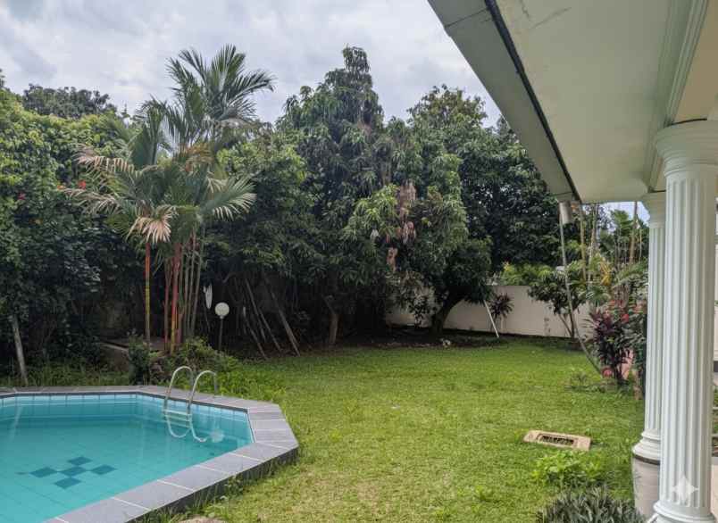 luxury timeless spacious home or sale