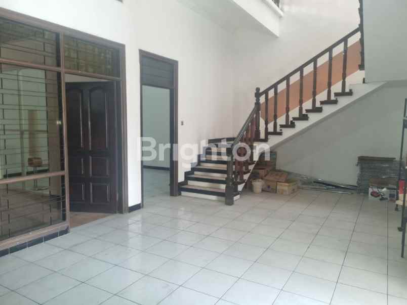 manyar kertoadi row 3 mobil utara