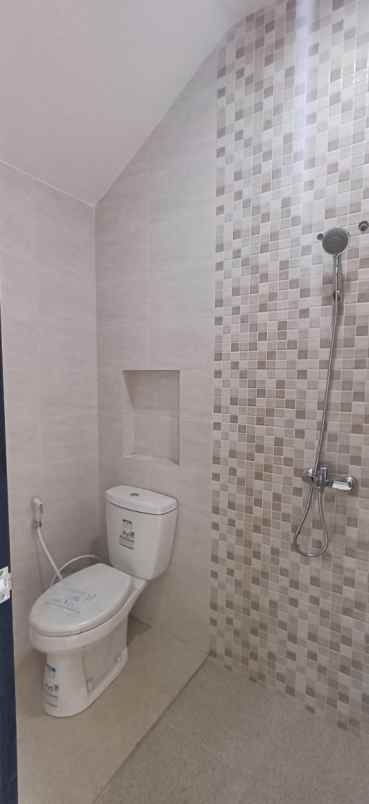 new 2unit rumah 2 lantai mulyosari utara