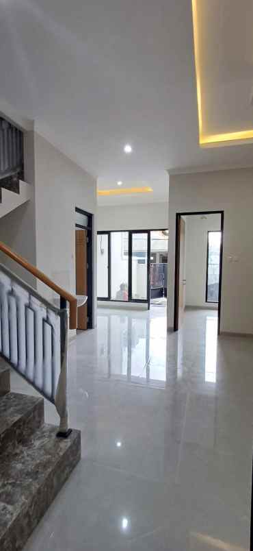 new 2unit rumah 2 lantai mulyosari utara