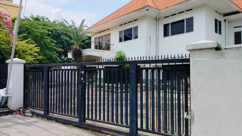 ruang usaha disewakan raya diponegoro surabaya selatan