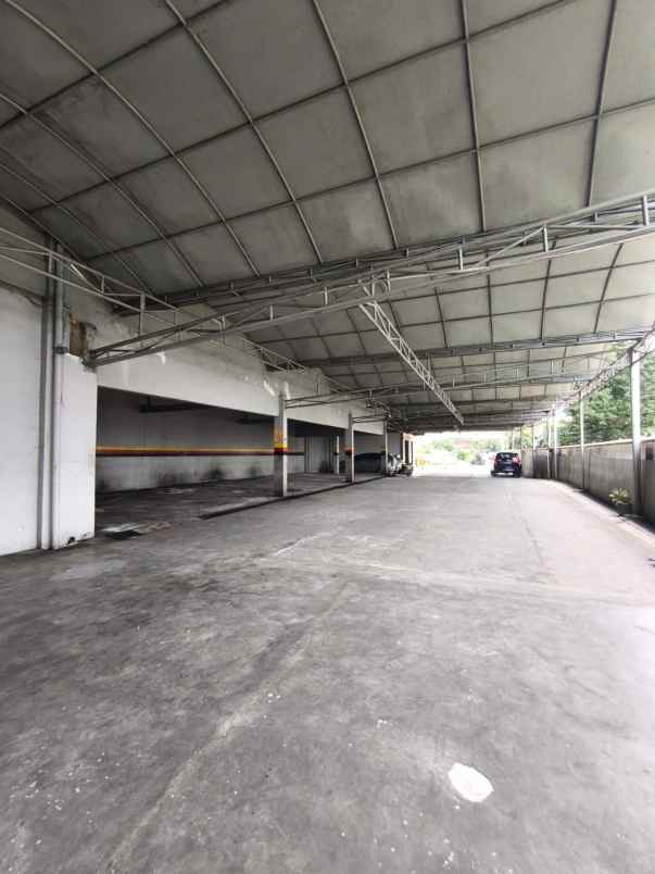 ruang usaha pinggir jalan di beji depok kota