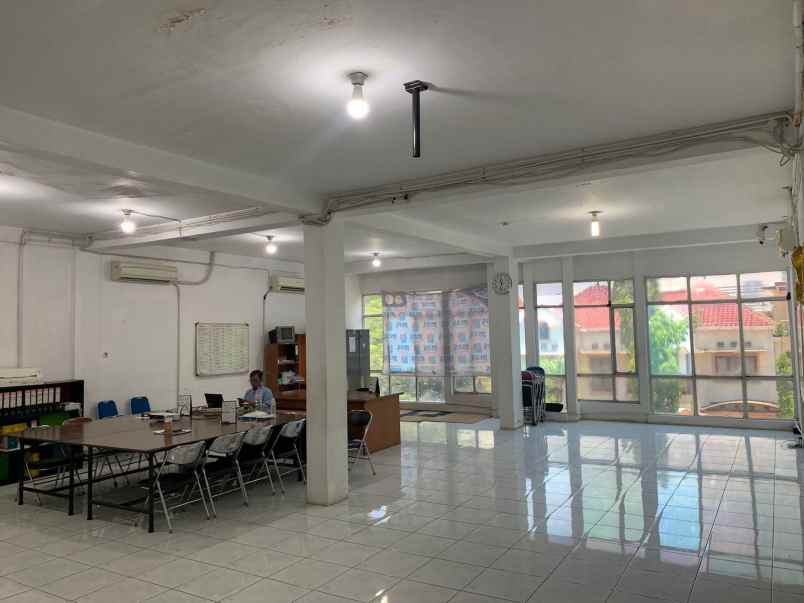 ruko jemursari 2 ruko gandeng ada halaman parkir