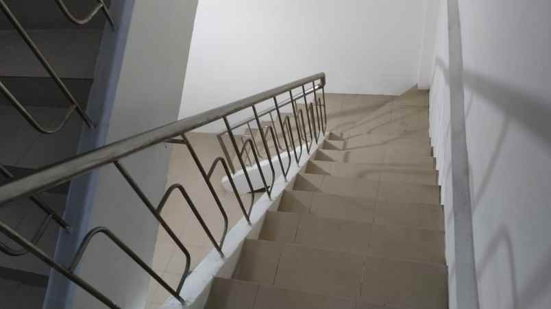 ruko perak 3 lantai hook hadap jalan raya surabaya