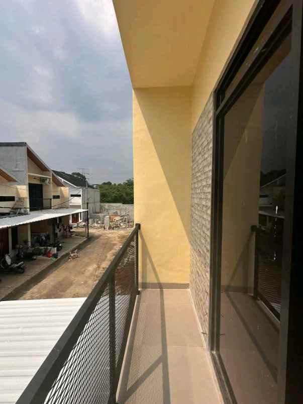 rumah 2 lantai cibinong bogor siap huni