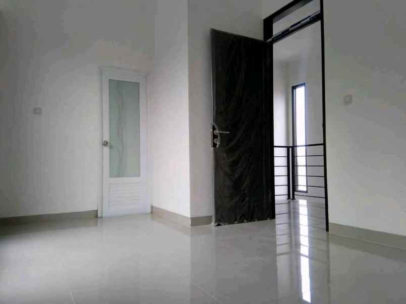 rumah 2 lantai jatisampurna bekasi siap huni
