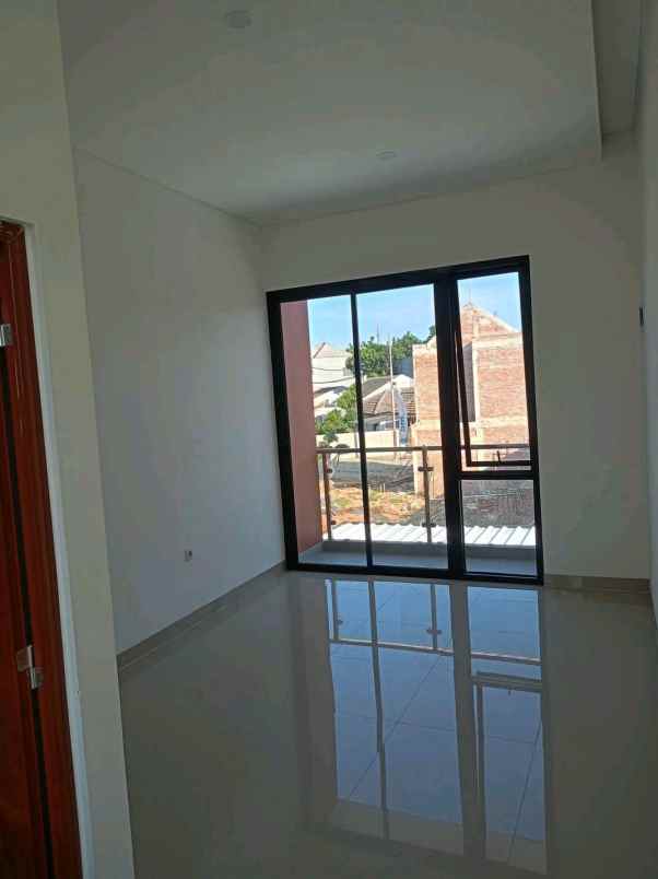 rumah 2 lantai selangkah ke universitas pamulang