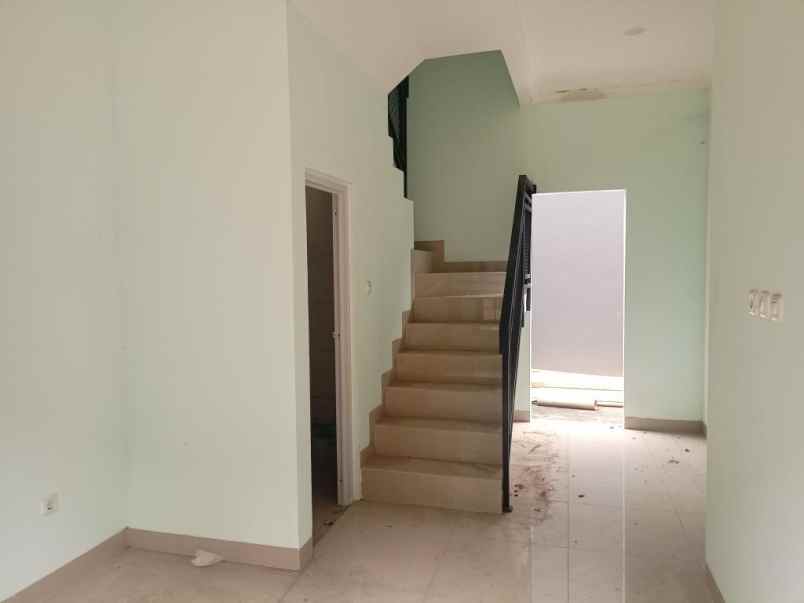 rumah 2 lt strategis cimanggis depok