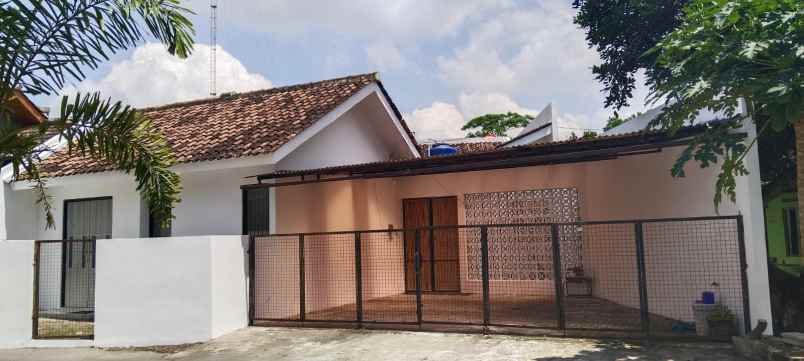 rumah bagus jogja cocok untuk homestay lt 213 m shm